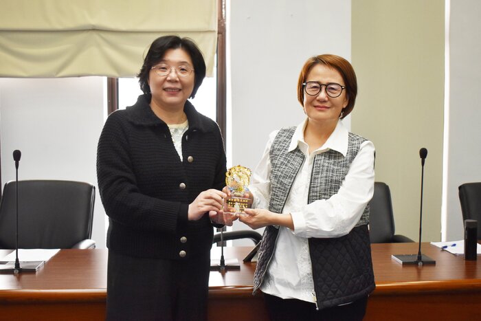 校長與劉杏元學務長合照