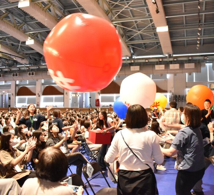 【經濟日報】新生驚嘆好像園遊會 長庚科大開學典禮南北登場