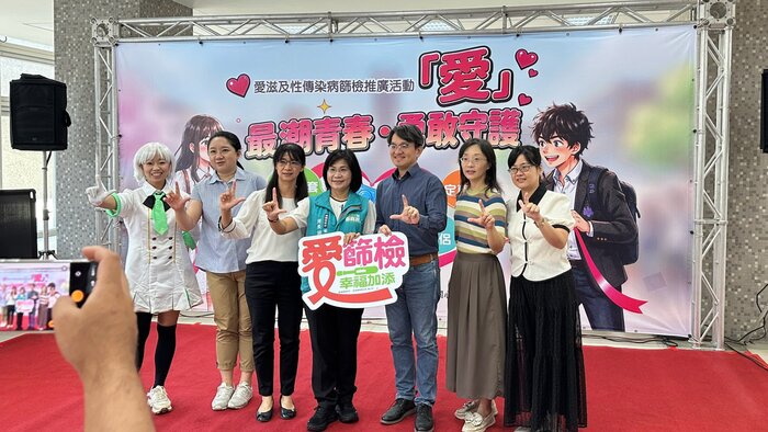 嘉義分部攜手嘉義縣衛生局，結合新生體檢推廣愛滋防治與健康篩檢。