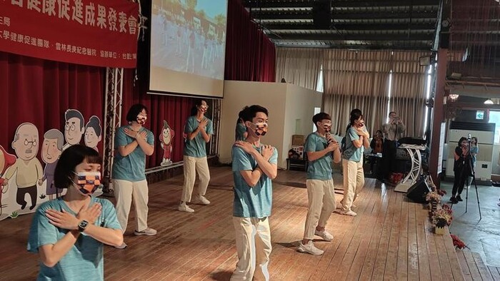 邀請雲林沿海10個社區成果發表，「萬歲團」帶動跳唱和精彩演出，全場驚艷。