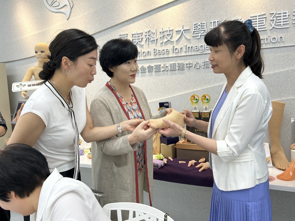 韓國新羅大學參訪形象重建基地暨簽訂合作意向書(系列照片共8張)