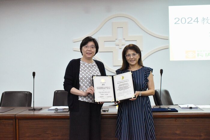 高照系張淑紅主任獲頒教學評保通過證書(另開新視窗/jpg檔)圖片