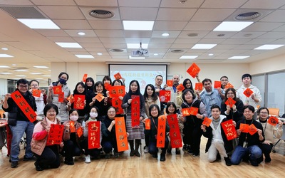 墨香迎新春長庚科大外籍生校園藝術春聯揮毫體驗