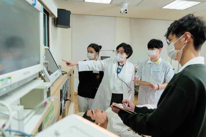 長庚科大建置與臨床同步之高擬真情境病房，落實學用合一。