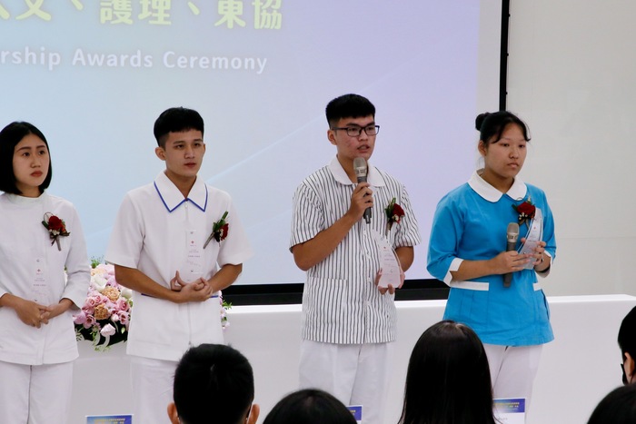 恭賀長庚科大護理系 周健興  榮獲2022年「玉山護理人才」獎學金(系列照片共2張)