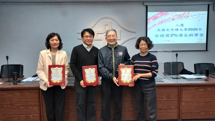 左起陳淑卿教授/黃聰龍院長/樓迎統校長/陳美燕院長