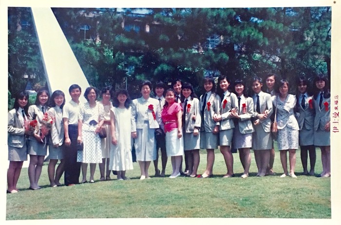 民國78年廖張校長與學生共同合影