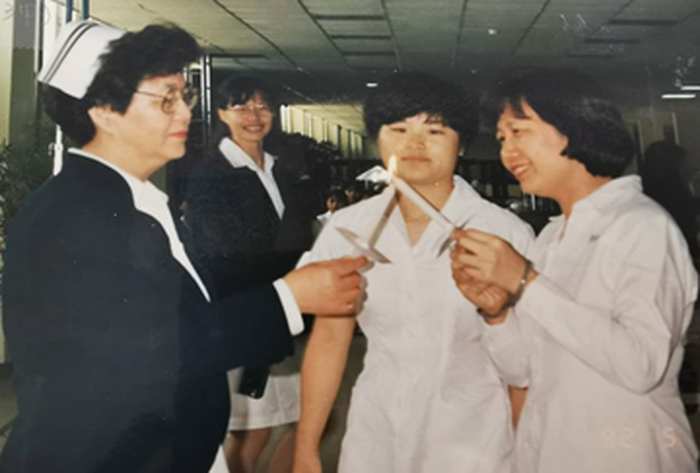 民國81年廖張校長主持護士節傳光典禮，強調專業使命及對護理專業承諾