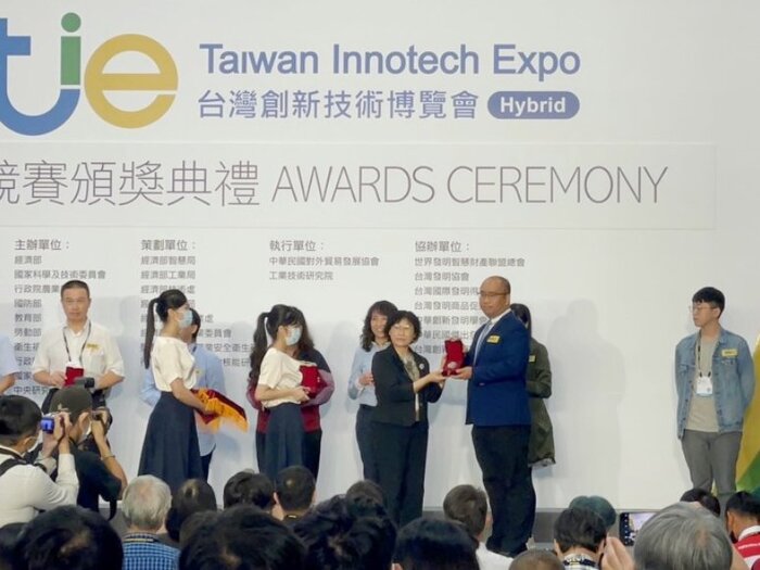 長庚科大榮獲2022台灣創新技術博覽會發明競賽銀獎(系列圖片共2張)